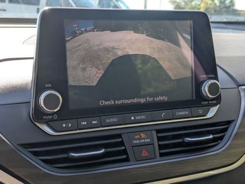 Used 2024 Nissan Altima 2.5 SV image 9