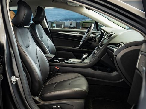 Used 2015 Ford Fusion Titanium image 22