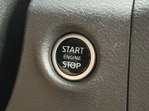 Used 2023 Nissan Frontier SV image 17