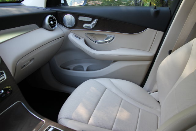 Used 2019 Mercedes-Benz GLC 300 4MATIC image 31