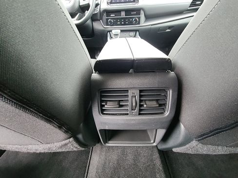 Used 2023 Nissan Rogue S image 30