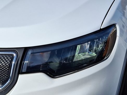 Certified 2022 Jeep Compass Latitude w/ Convenience Group image 9