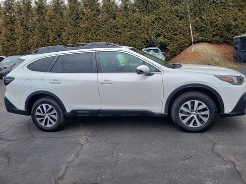 Used 2022 Subaru Outback Premium image 8
