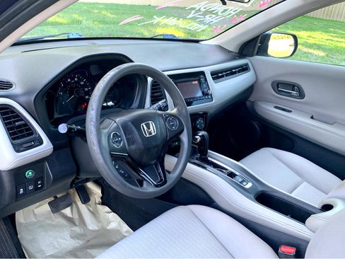 Used 2017 Honda HR-V LX image 12