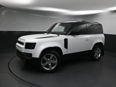 Used 2024 Land Rover Defender 90 X-Dynamic SE image 1