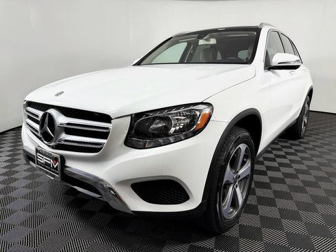 Used 2019 Mercedes-Benz GLC 300 4MATIC image 3