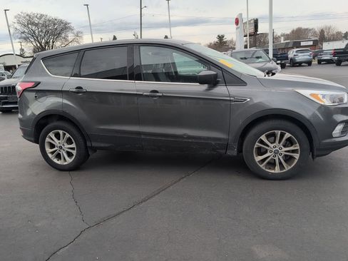 Used 2017 Ford Escape SE image 4