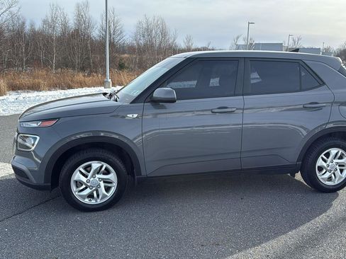 Used 2021 Hyundai Venue SE image 12