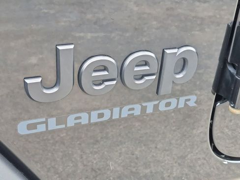 Used 2020 Jeep Gladiator Sport w/ Quick Order Package 24S AWD/4WD image 5