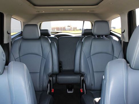 Used 2020 Buick Enclave Essence AWD/4WD image 17