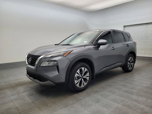 Used 2023 Nissan Rogue SV image 2