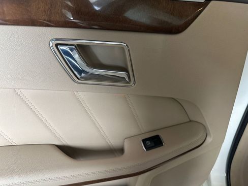 Used 2010 Mercedes-Benz E 350 4MATIC Sedan image 85