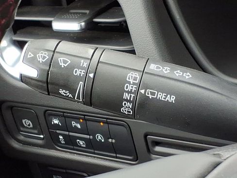 Used 2023 Chevrolet Suburban High Country AWD/4WD image 25