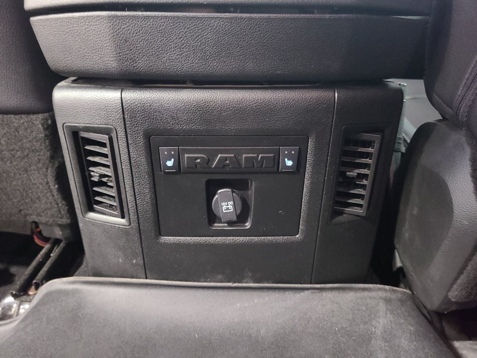 Used 2018 RAM 2500 Laramie w/ Sport Appearance Group AWD/4WD image 32