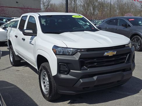 Used 2025 Chevrolet Colorado W/T w/ Advanced Trailering Package image 1