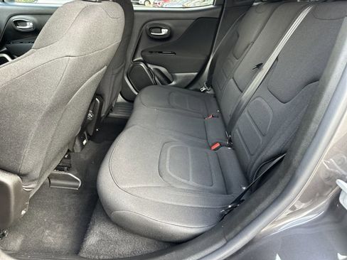 Used 2020 Jeep Renegade Latitude w/ Safety & Security Group II image 23