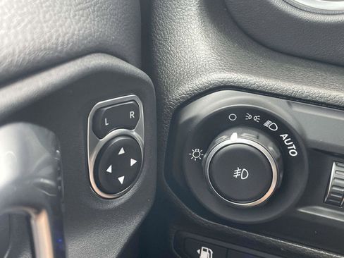 Used 2022 Jeep Wrangler Unlimited Sahara w/ Cold Weather Group image 13