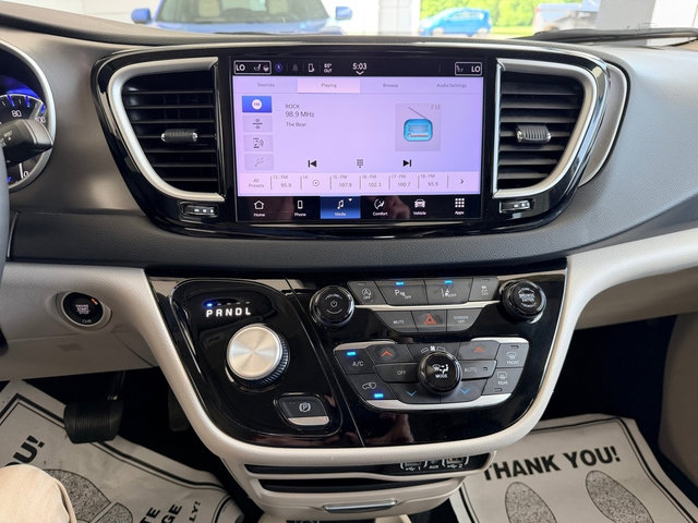 Used 2024 Chrysler Pacifica Touring-L FWD image 21