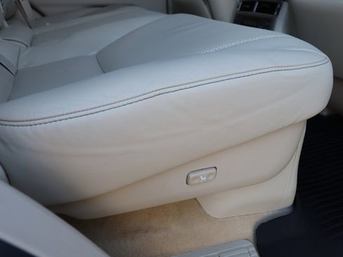 Used 2013 Lexus LX 570 4WD image 33