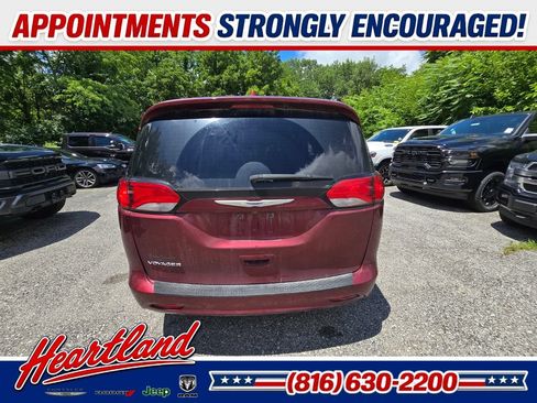 Used 2020 Chrysler Voyager Lxi FWD image 6