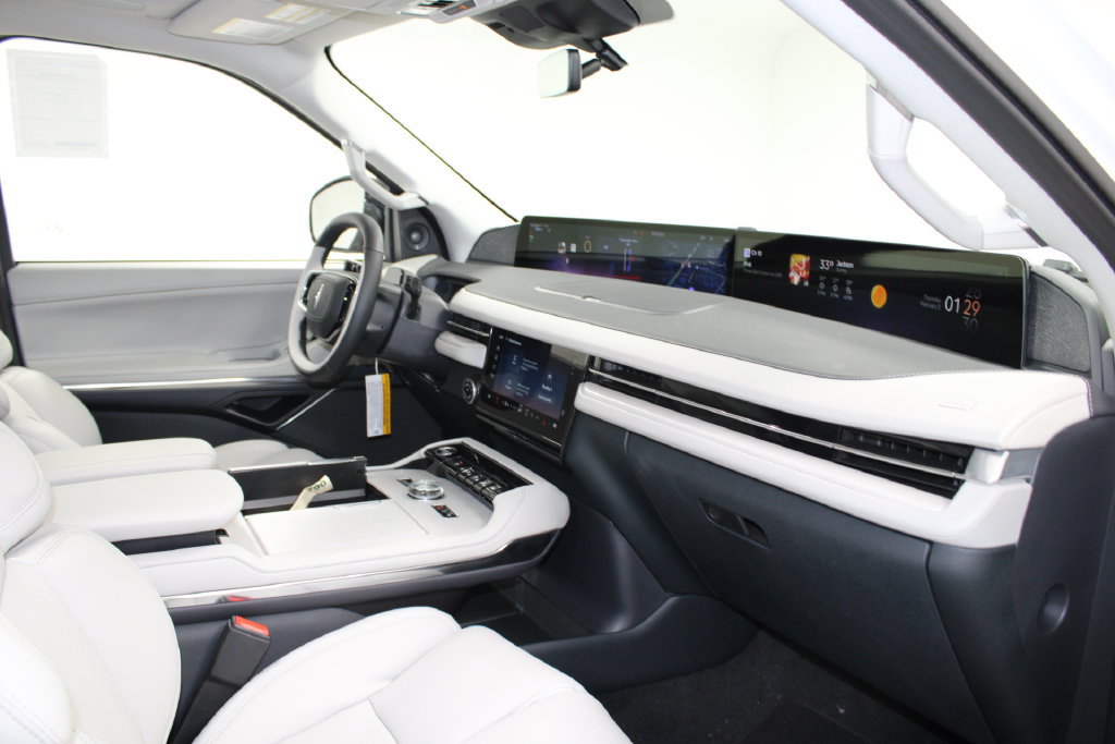 New 2026 Lincoln Navigator Reserve AWD/4WD image 32