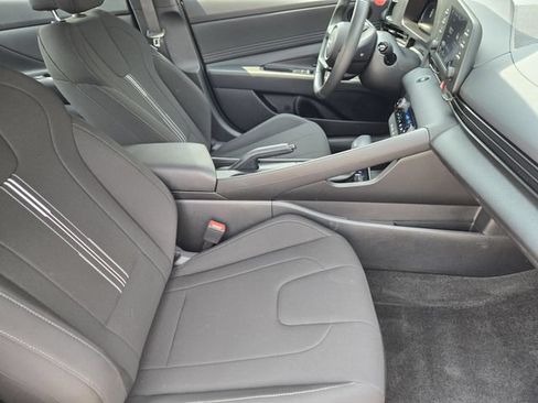 Certified 2025 Hyundai Elantra Sport FWD image 11