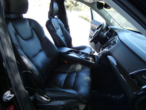 Used 2018 Volvo XC90 T6 Momentum w/ Convenience Package image 27