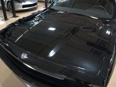 Used 2009 Dodge Challenger R/T image 10