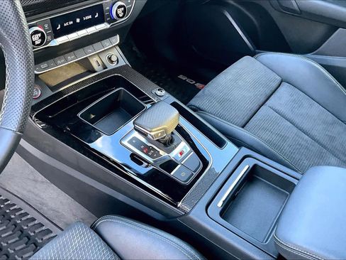 Used 2022 Audi SQ5 Premium image 16