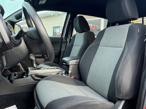 Used 2022 Toyota Tacoma TRD Off-Road image 11