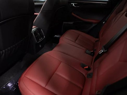 Certified 2025 Porsche Macan image 27