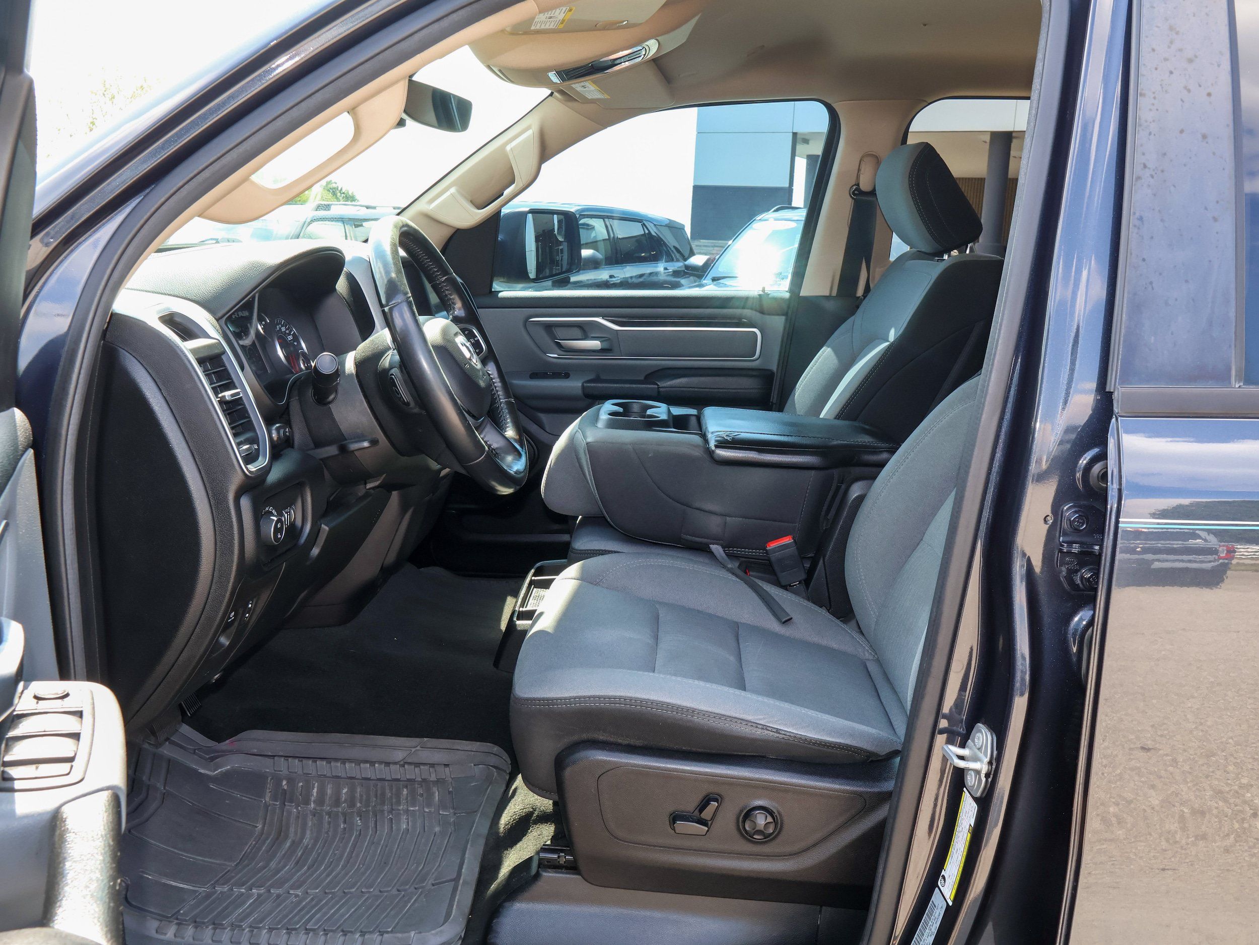 Used 2019 RAM 1500 Big Horn AWD/4WD image 10