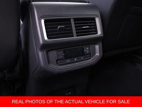 Used 2024 Volkswagen Atlas SE AWD/4WD image 12