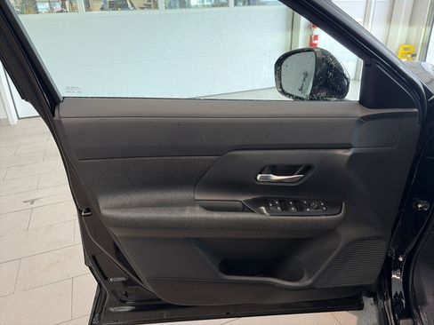 Used 2025 Nissan Kicks SV w/ SV Premium Package AWD/4WD image 14