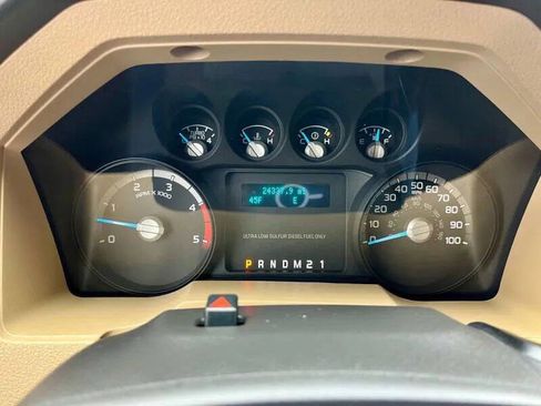 Used 2016 Ford F450 XLT w/ XLT Interior Package image 14