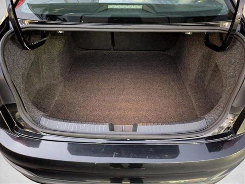 Used 2024 Volkswagen Jetta SE image 5