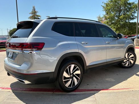 Used 2026 Volkswagen Atlas SE FWD image 6