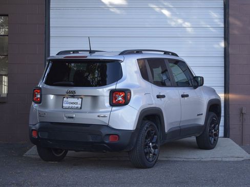 Used 2018 Jeep Renegade Latitude w/ Cold Weather Group image 6