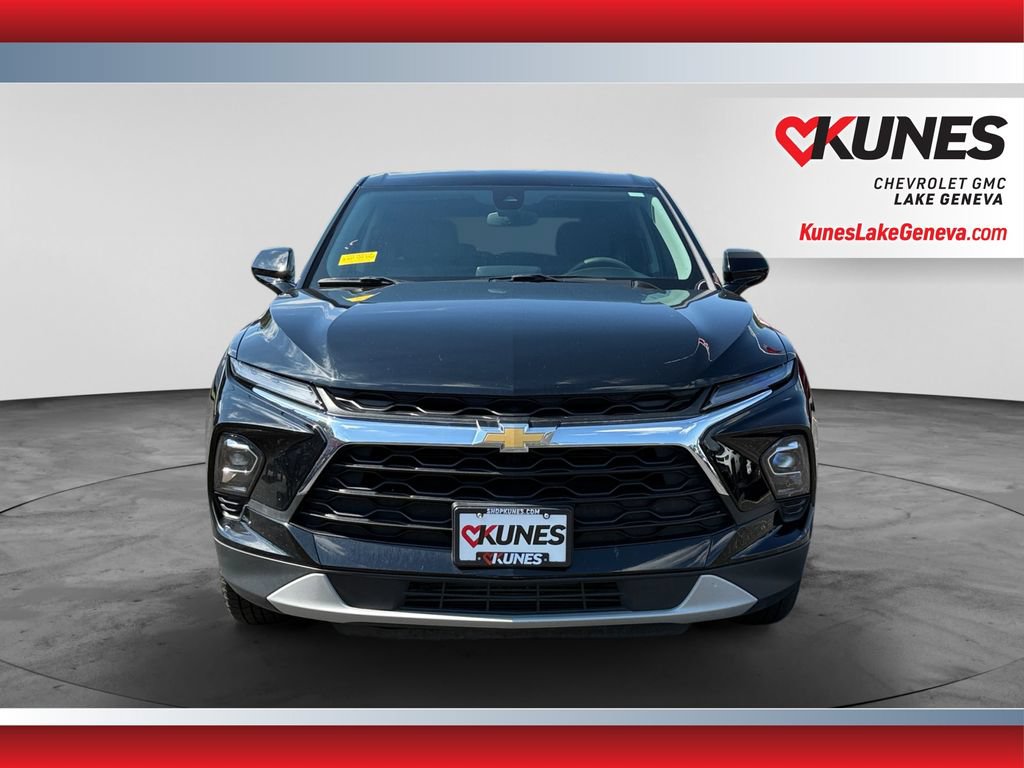 Used 2025 Chevrolet Blazer LT AWD/4WD image 3