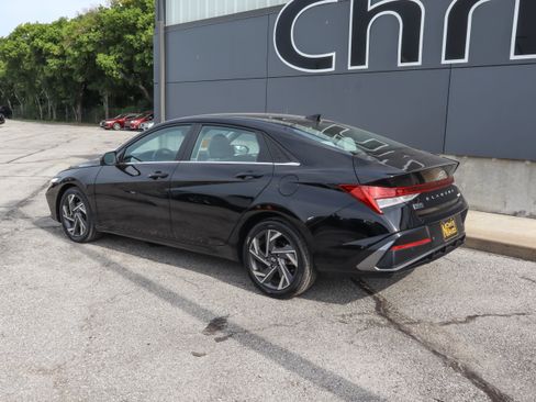 Used 2024 Hyundai Elantra Limited FWD image 6