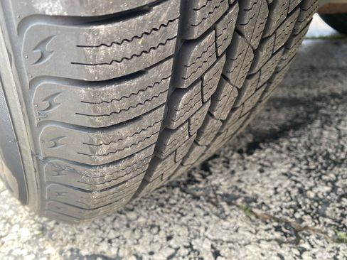 Used 2014 Ford Explorer XLT w/ Equipment Group 202A FWD image 3