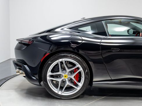 Used 2022 Ferrari Roma RWD image 20