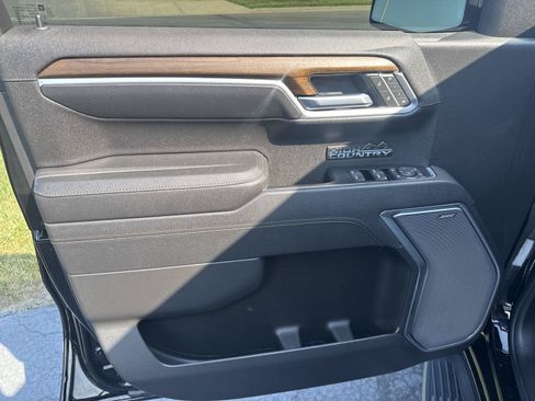 Used 2026 Chevrolet Silverado 1500 High Country w/ Technology Package AWD/4WD image 8