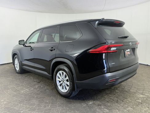 Used 2024 Toyota Grand Highlander AWD image 5
