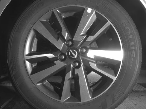 Used 2025 Nissan Versa SV FWD image 14