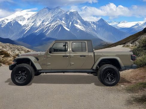 Used 2020 Jeep Gladiator Rubicon image 2