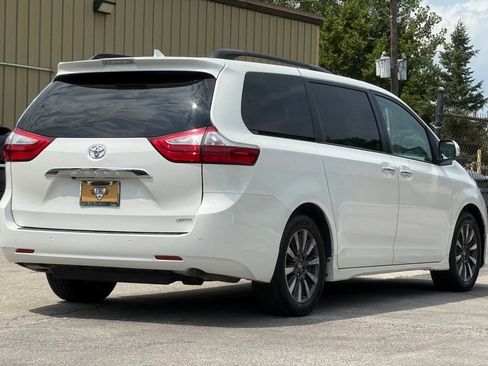 Used 2018 Toyota Sienna Limited Premium FWD image 5