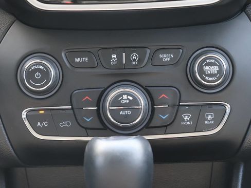 Used 2019 Jeep Cherokee Limited image 21