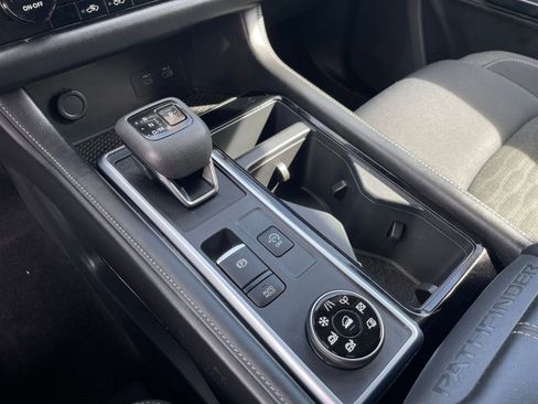 Used 2025 Nissan Pathfinder SV image 44