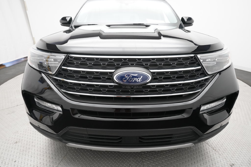 Used 2024 Ford Explorer XLT w/ Equipment Group 202A AWD/4WD image 23